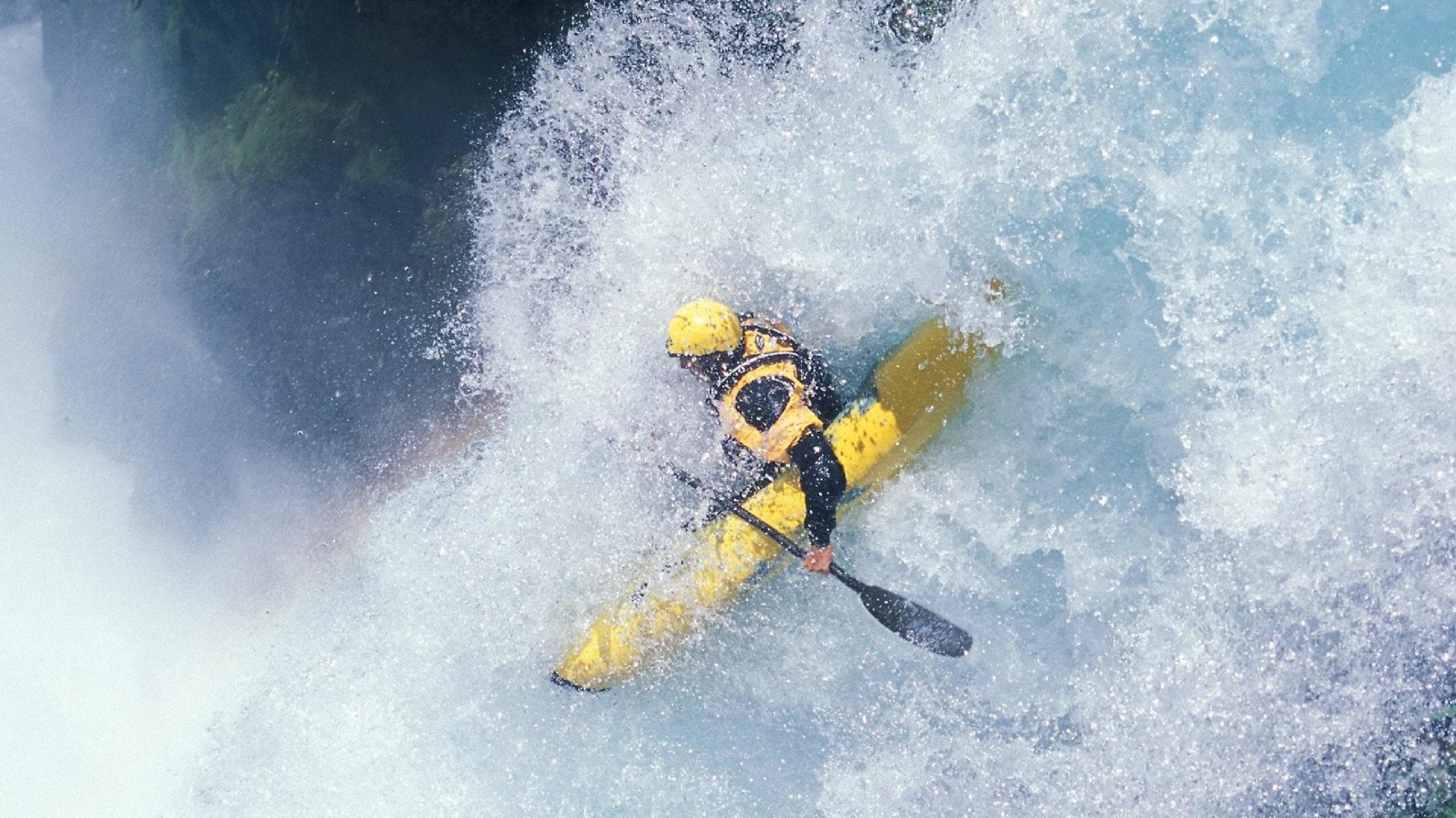 球场“坚若金刚”般的防线,让对手无计可施,球场如战场